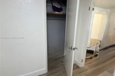 Снять в аренду виллу или дом в Холливуд, Флорида 3 спальни, 88.16м2, № 2038855 - фото 10