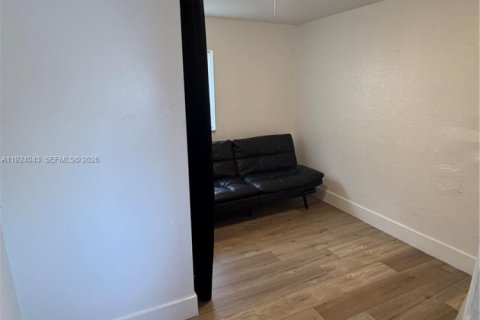 Снять в аренду виллу или дом в Холливуд, Флорида 3 спальни, 88.16м2, № 2038855 - фото 5