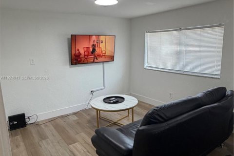 Снять в аренду виллу или дом в Холливуд, Флорида 3 спальни, 88.16м2, № 2038855 - фото 11