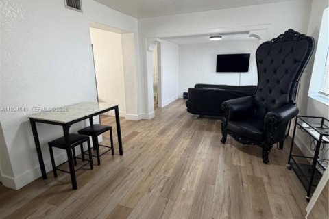 Снять в аренду виллу или дом в Холливуд, Флорида 3 спальни, 88.16м2, № 2038855 - фото 12