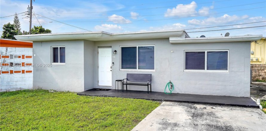 Дом в Холливуд, Флорида 3 спальни, 88.16м2 № 2038855