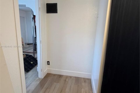 Снять в аренду виллу или дом в Холливуд, Флорида 3 спальни, 88.16м2, № 2038855 - фото 7