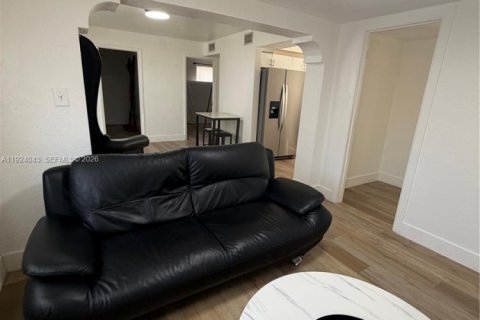 Снять в аренду виллу или дом в Холливуд, Флорида 3 спальни, 88.16м2, № 2038855 - фото 15