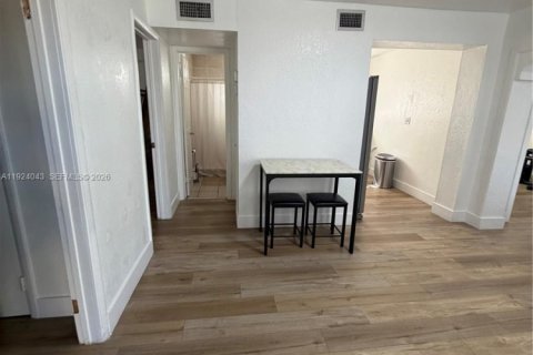 Снять в аренду виллу или дом в Холливуд, Флорида 3 спальни, 88.16м2, № 2038855 - фото 14