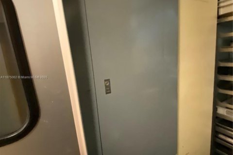Купить коммерческую недвижимость в Майами, Флорида № 2037013 - фото 29