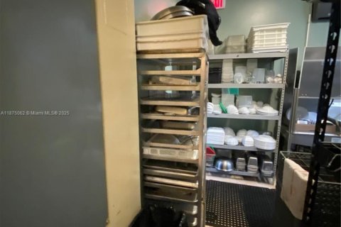 Купить коммерческую недвижимость в Майами, Флорида № 2037013 - фото 28