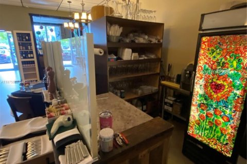 Купить коммерческую недвижимость в Майами, Флорида № 2037013 - фото 16