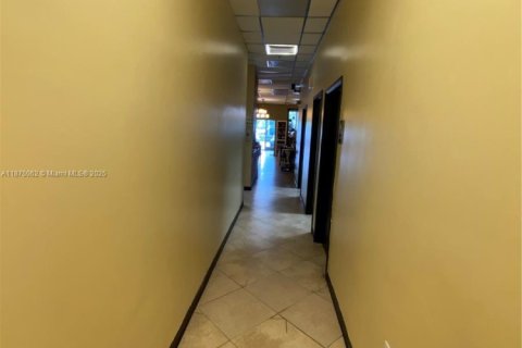 Купить коммерческую недвижимость в Майами, Флорида № 2037013 - фото 24