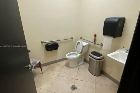 Купить коммерческую недвижимость в Майами, Флорида № 2037013 - фото 26