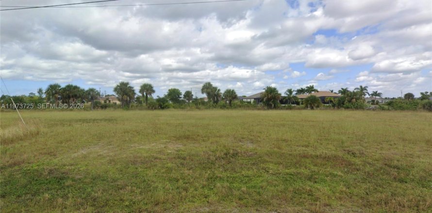 Земельный участок в Кейп-Корал, Флорида № 2033666