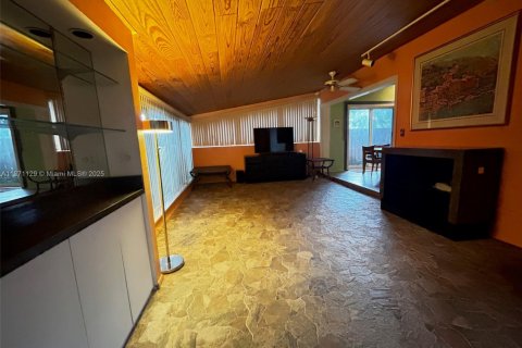 House in Plantation, Florida 3 bedrooms, 141.95 sq.m. № 1895638 - photo 12