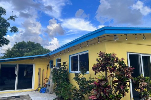 House in Plantation, Florida 3 bedrooms, 141.95 sq.m. № 1895638 - photo 4