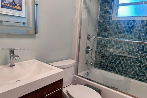 House in Plantation, Florida 3 bedrooms, 141.95 sq.m. № 1895638 - photo 20