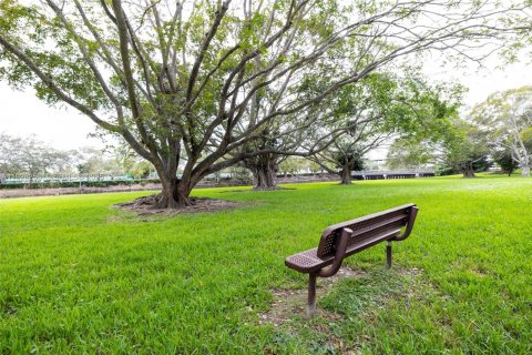 Condo in Miami, Florida, 1 bedroom  № 1989653 - photo 28