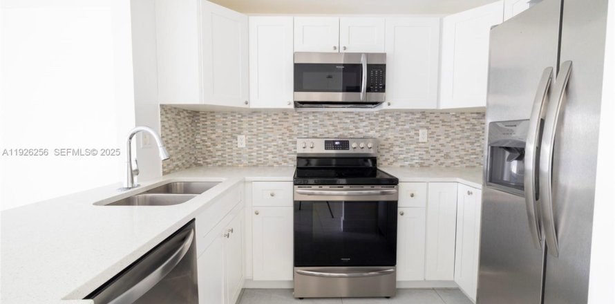 Condo in Miami, Florida, 1 bedroom  № 1989653