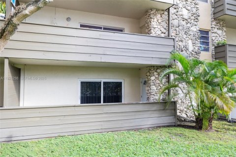 Condo in Miami, Florida, 1 bedroom  № 1989653 - photo 24