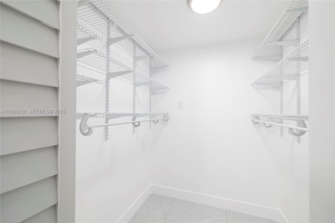 Condo in Miami, Florida, 1 bedroom  № 1989653 - photo 16