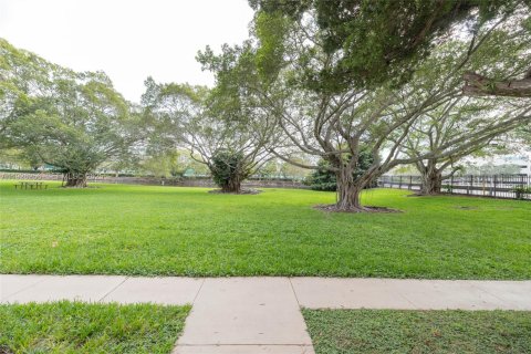 Condo in Miami, Florida, 1 bedroom  № 1989653 - photo 23
