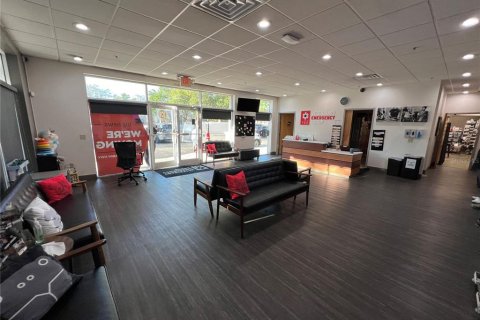 Propiedad comercial en alquiler en Tampa, Florida, 4259.57 m2 № 1615120 - foto 12