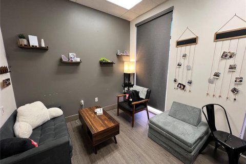 Propiedad comercial en alquiler en Tampa, Florida, 4259.57 m2 № 1615120 - foto 19
