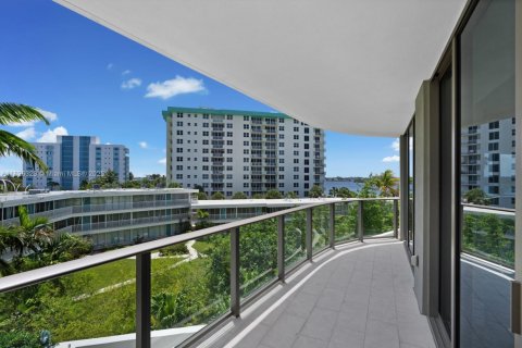 Copropriété à vendre à Bay Harbor Islands, Floride: 2 chambres, 152.92 m2 № 1963457 - photo 30