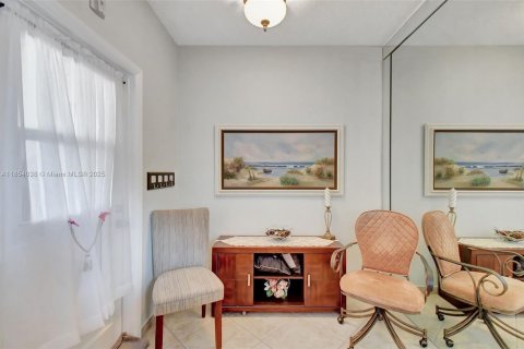 Купить кондоминиум в Халландейл-Бич, Флорида 2 спальни, 77.67м2, № 1962811 - фото 15