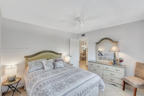 Купить кондоминиум в Халландейл-Бич, Флорида 2 спальни, 77.67м2, № 1962811 - фото 23