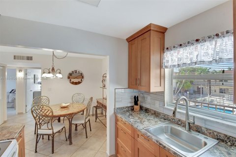 Купить кондоминиум в Халландейл-Бич, Флорида 2 спальни, 77.67м2, № 1962811 - фото 6