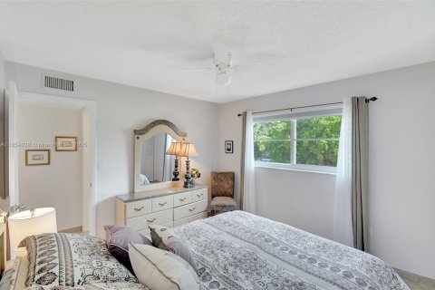 Купить кондоминиум в Халландейл-Бич, Флорида 2 спальни, 77.67м2, № 1962811 - фото 25