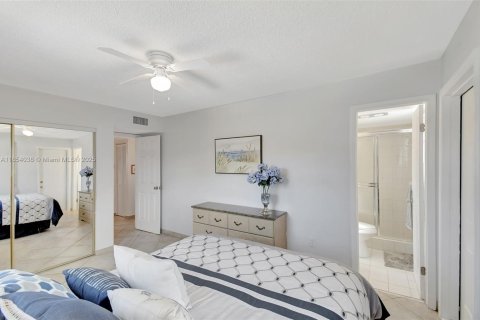Купить кондоминиум в Халландейл-Бич, Флорида 2 спальни, 77.67м2, № 1962811 - фото 20