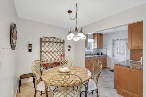 Купить кондоминиум в Халландейл-Бич, Флорида 2 спальни, 77.67м2, № 1962811 - фото 9