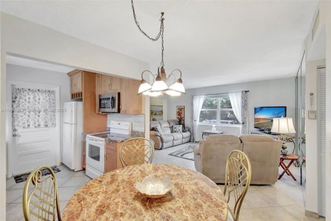 Купить кондоминиум в Халландейл-Бич, Флорида 2 спальни, 77.67м2, № 1962811 - фото 8