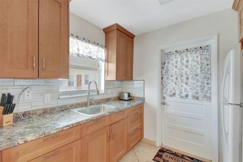 Купить кондоминиум в Халландейл-Бич, Флорида 2 спальни, 77.67м2, № 1962811 - фото 4