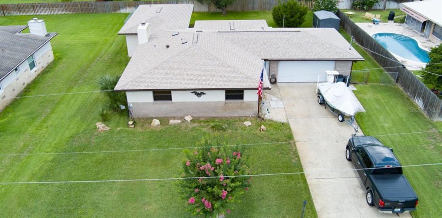 House in New Smyrna Beach, Florida 3 bedrooms, 182.27 sq.m. № 2207401