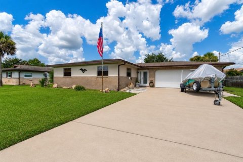 House in New Smyrna Beach, Florida 3 bedrooms, 182.27 sq.m. № 2207401 - photo 3