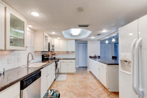House in New Smyrna Beach, Florida 3 bedrooms, 182.27 sq.m. № 2207401 - photo 5
