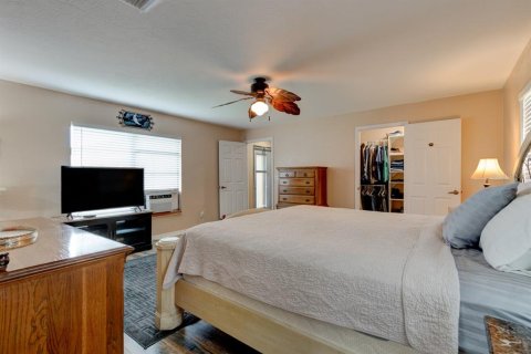 House in New Smyrna Beach, Florida 3 bedrooms, 182.27 sq.m. № 2207401 - photo 13