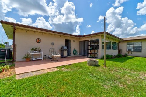 House in New Smyrna Beach, Florida 3 bedrooms, 182.27 sq.m. № 2207401 - photo 29