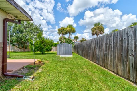 House in New Smyrna Beach, Florida 3 bedrooms, 182.27 sq.m. № 2207401 - photo 27