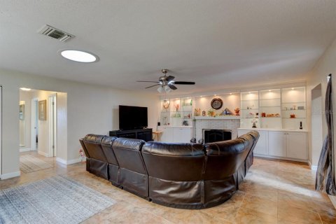 House in New Smyrna Beach, Florida 3 bedrooms, 182.27 sq.m. № 2207401 - photo 19