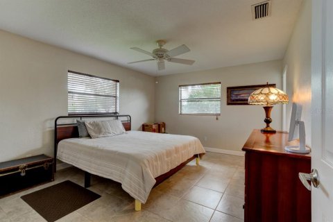 House in New Smyrna Beach, Florida 3 bedrooms, 182.27 sq.m. № 2207401 - photo 26