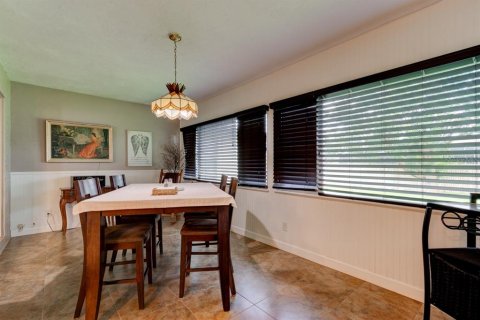 House in New Smyrna Beach, Florida 3 bedrooms, 182.27 sq.m. № 2207401 - photo 18