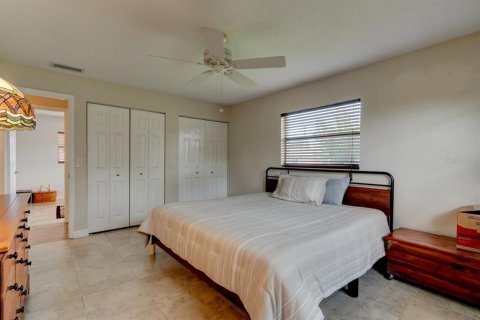 House in New Smyrna Beach, Florida 3 bedrooms, 182.27 sq.m. № 2207401 - photo 25