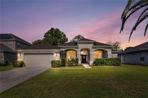 House in Oakland, Florida 4 bedrooms, 231.33 sq.m. № 1770910 - photo 1