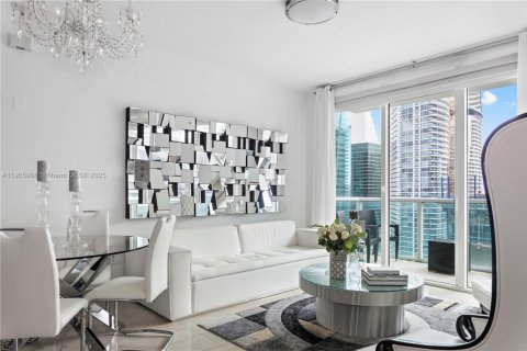 Condominio en Miami, Florida, 3 dormitorios  № 2013093