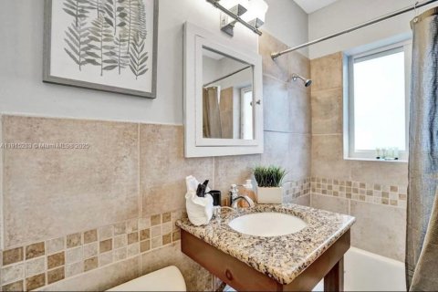 Villa ou maison à vendre à Hollywood, Floride: 6 chambres, 283.82 m2 № 1971302 - photo 29