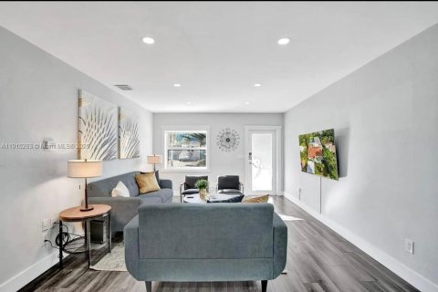 Villa ou maison à vendre à Hollywood, Floride: 6 chambres, 283.82 m2 № 1971302 - photo 14