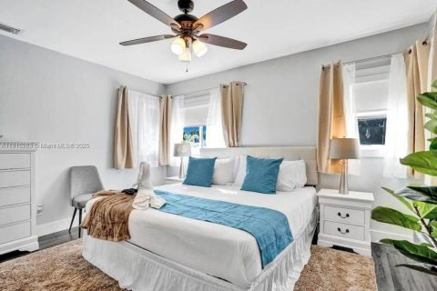 Villa ou maison à vendre à Hollywood, Floride: 6 chambres, 283.82 m2 № 1971302 - photo 21