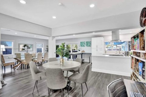 Villa ou maison à vendre à Hollywood, Floride: 6 chambres, 283.82 m2 № 1971302 - photo 16