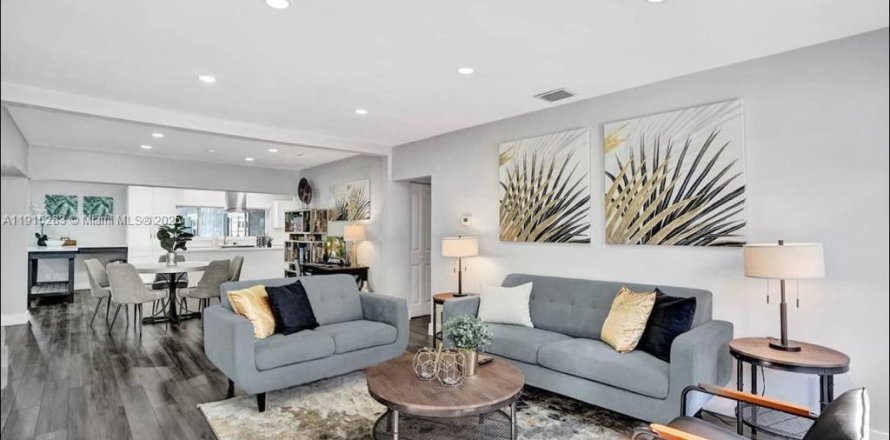 Villa ou maison à Hollywood, Floride 6 chambres, 283.82 m2 № 1971302